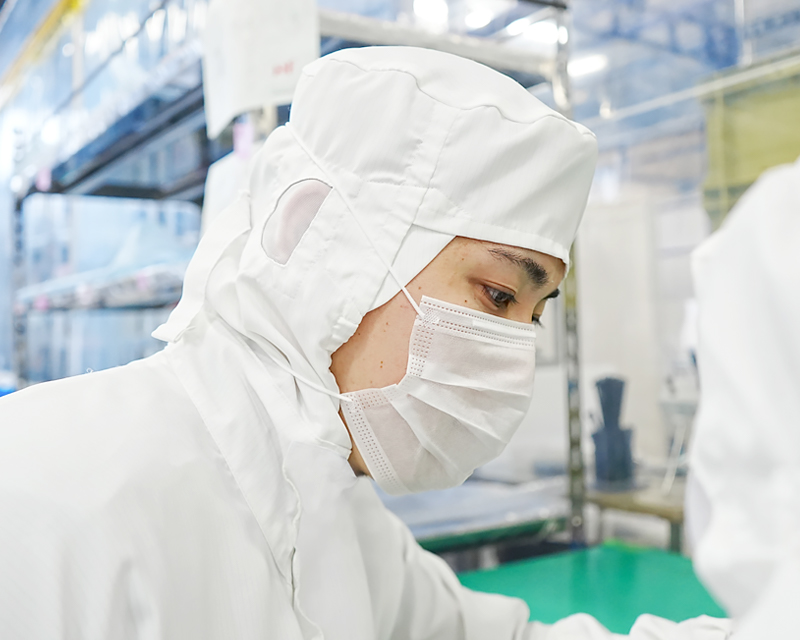 半導体製造装置の組立を中心に作業